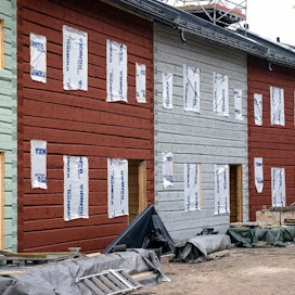 Helsingin Honkasuon kaupunginosaan rakennettiin syksyllä hirsitaloja.