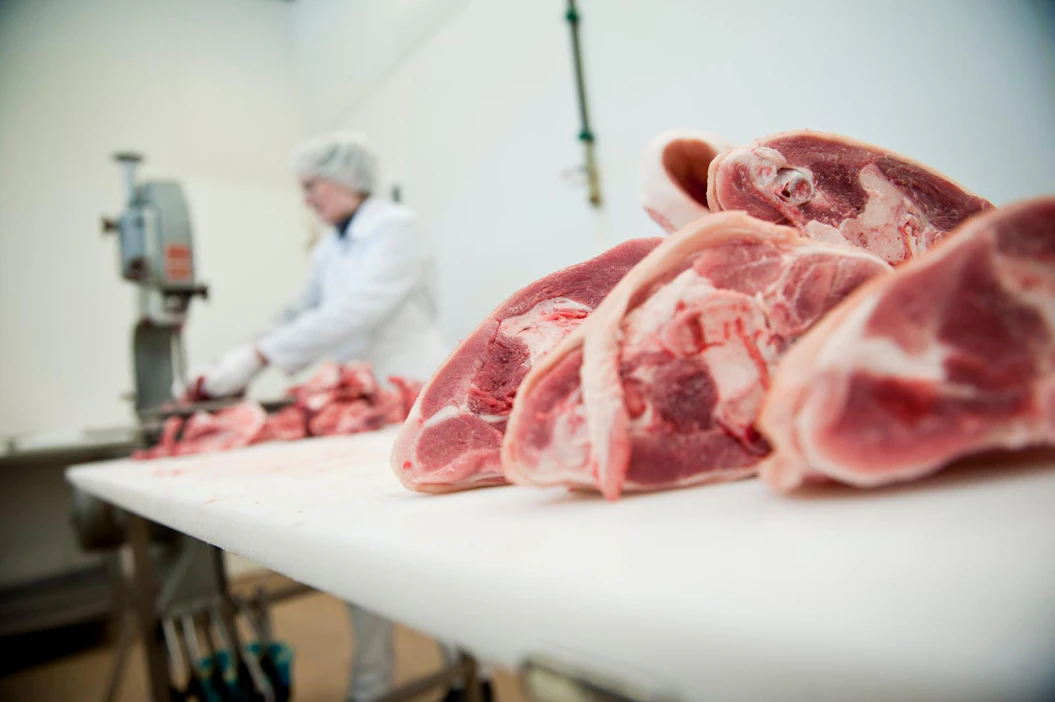 MTK-liittojen puheenjohtajien mielestä tuottajien omistamien lihatalojen pitäisi vaatia kaupalta korotuksia tuotteiden hintoja, kun kuivuus on lisännyt tuotannon kustannuksia.