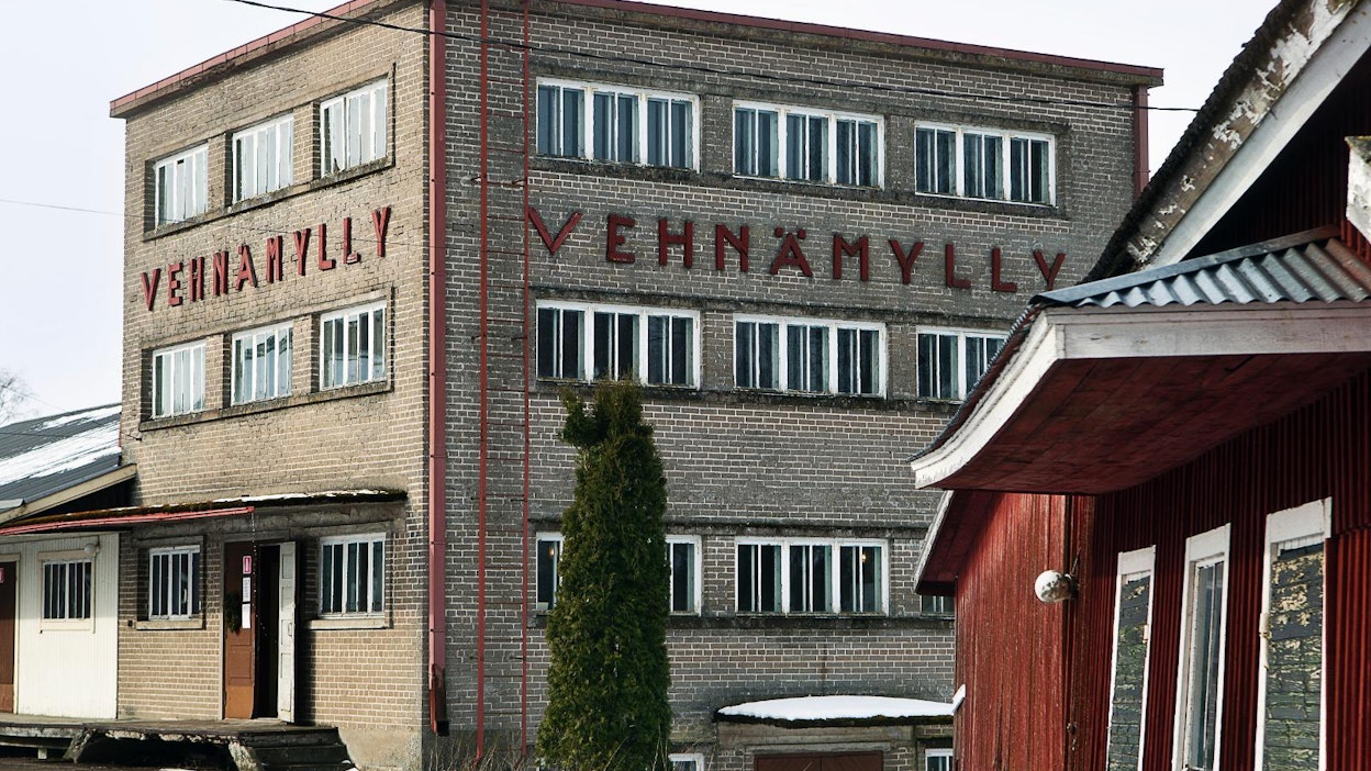 Pakkanen saa paukkua myllyjen nurkissa tappaen mahdolliset viljatuholaiset.