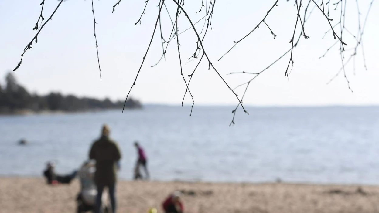 Lisäksi yli 15 asteen lämpötiloja on mitattu tänään yleisesti Etelä- ja Länsi-Suomen sisämaassa ja Kaakkois-Suomessa.