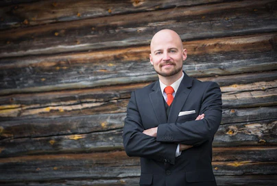 Kansanedustaja Mikko Kärnä (kesk) ehdottaa, että valtion virkamiehet voisivat itse valita asemapaikkansa