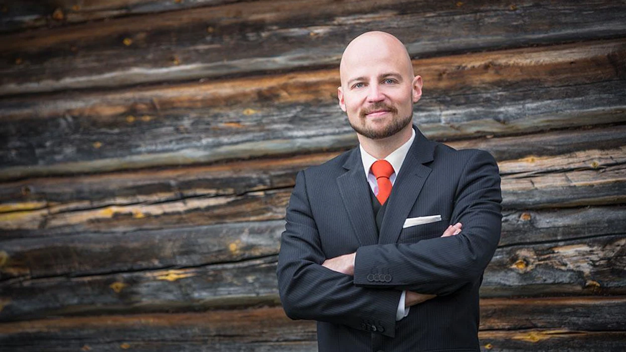 Kansanedustaja Mikko Kärnä (kesk) ehdottaa, että valtion virkamiehet voisivat itse valita asemapaikkansa