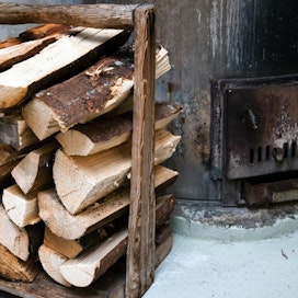 Puulämmitteinen sauna on venäläisten mieleen, mutta puista aiheutuvan roskan määrä pyritään minimoimaan.