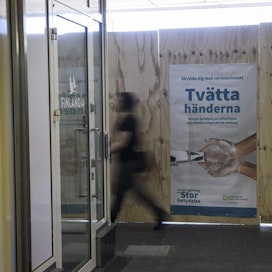 Suomessa on perjantain jälkeen raportoitu kaksi uutta koronavirukseen liittyvää kuolemantapausta, kertoi THL lauantaina.  LEHTIKUVA / Emmi Korhonen