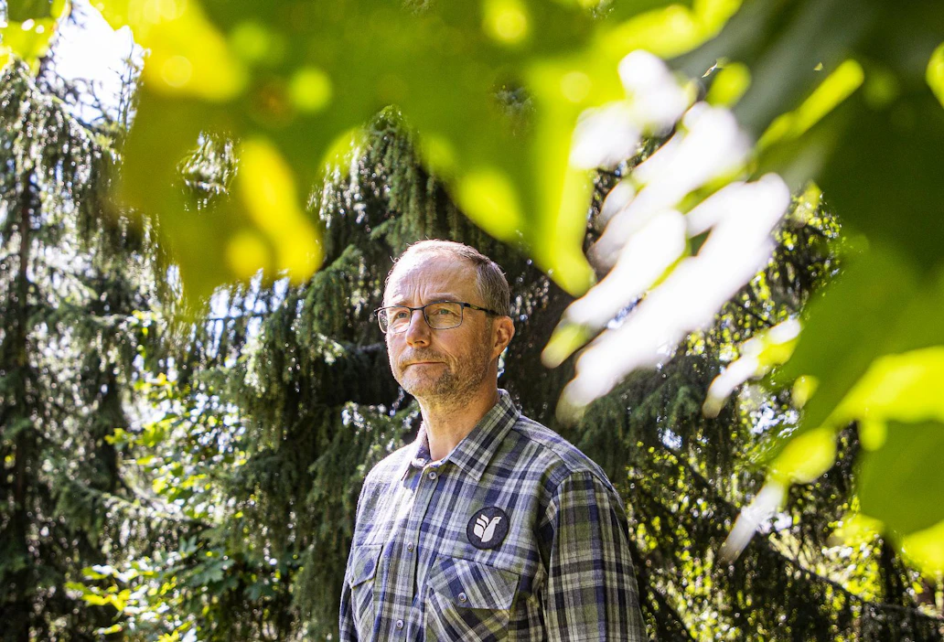 "Metsästys on kaikkia alan harrastajia yhdistävä tekijä, se yhteinen liima. Jaamme samanlaisen arvomaailman, vaikka harrastamisessa on eroavaisuuksia esimerkiksi maantieteellisten syiden takia", sanoo Jaakko Silpola.