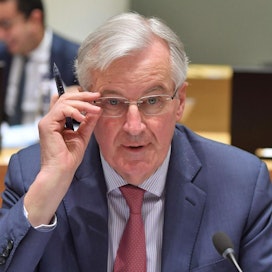 Barnier kommentoi Brysselissä Britannian kaoottiselta vaikuttavaa erotilannetta.