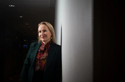 "On huolehdittava Suomen kustannuskilpailukyvystä. Useimmilla toimialoilla ei palkankorotuksissa ole vastaavaa paikallisen sopimisen mahdollisuutta kuin Teknologiateollisuuden ja sen sopijaosapuolten työehtosopimuksissa", vertaa Teknologiateollisuuden työmarkkinajohtaja Minna Helle.