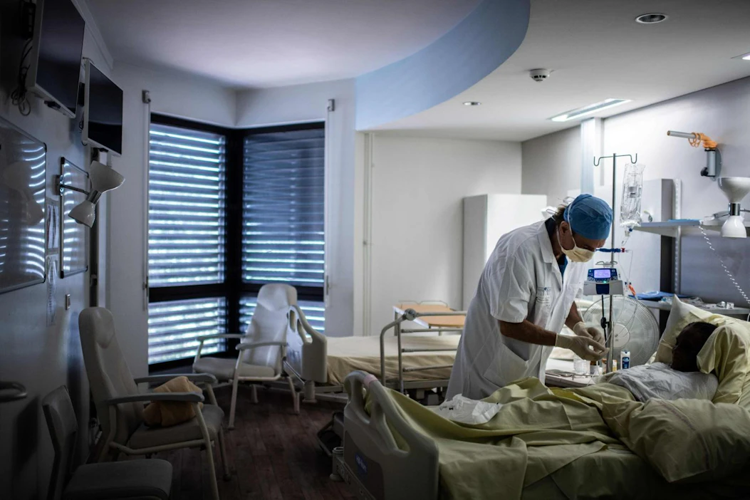 Vahvistettuja tartuntoja on kirjattu koko maailmassa lähes 6,5 miljoonaa, joten toistaiseksi noin puolet tartunnan saaneista on toipunut. LEHTIKUVA/AFP