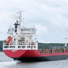 Langh Shipillä on tällä hetkellä kolme teräskelojen kuljetuksiin tarkoitettua alusta. Kuvassa MS Hjördis. Uudet alukset ovat samantyyppisiä. Tilatut alukset ovat kooltaan 7 800 tonnia ja pituudeltaan 119 metriä.
