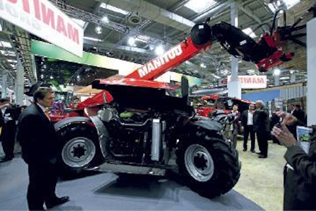 Manitou esitteli Agritechnicassa uuden MLT 840-kurottajan. 4 tonnin kuormauskyvyllä varustetun kurottajan suurin nostokorkeus on 7,55 metriä. Kurottajassa on John Deeren Tier IIIb-kategorian moottori ja teholuokkia on kaksi, 115 tai 137 hevosvoimaa. Vaihteistona on viisialueinen Powershift ja varustelutasoja on kolme erilaista – Classic, Premium tai Elite.