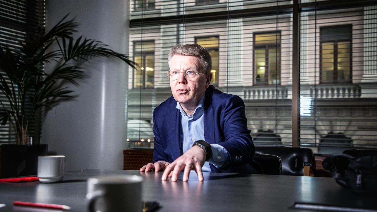 "Kyllä työllisyysryhmissä on pakko löytää keinoja työllisyyden parantamiseen. Vaihtoehdot, esimerkiksi leikkaukset koulutuksesta, ovat karvaita", Jyri Häkämies sanoo.