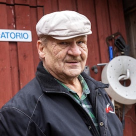 Tapio Leinosen ensimmäinen merkittävä etappi keksijänä oli Elkku-vesakkoleikkuri, joka valmistui vuonna 1986.