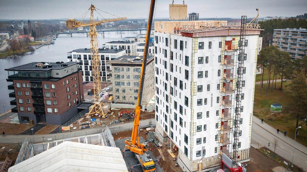 Joensuun Penttilän rantaan nousee Suomen korkein puukerrostalo.