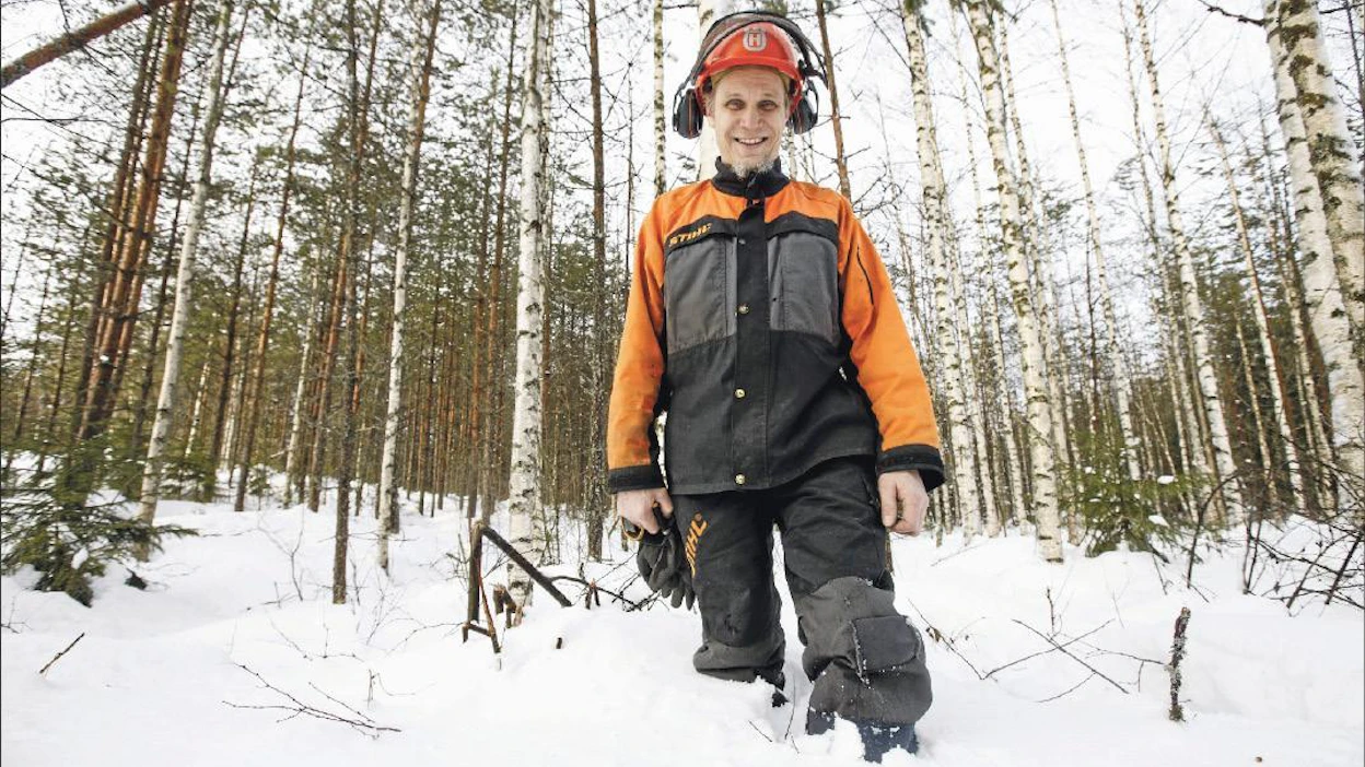 Risto Mähönen on tyytyväinen ostamaansa metsätilaan. Hakkuutulojakin on pian odotettavissa 10 hehtaarin ensiharvennukselta. Pentti Vänskä