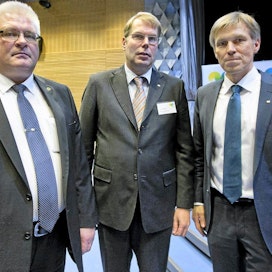 MTK:n johtokunnan puheenjohtajisto valittiin uudelleen MTK:n valtuuskunnan kokouksessa Espoossa. Mauno Ylinen (vas) jatkaa toisena, Markus Eerola kolmantena ja Juha Marttila ensimmäisenä puheenjohtajana.
