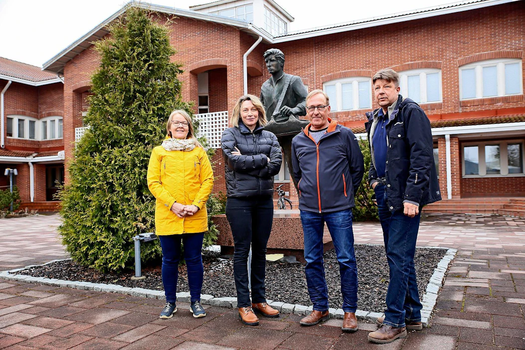 Nivalan maatalousnäyttelyä valmistelee kvartetti, johon kuuluvat Mervi Vähäsöyrinki (vas), kaupunginjohtaja Päivi Karikumpu, näyttelypäällikkö Pekka Ruostetsaari ja Agroteknoa Jokilaaksoihin hankkeen projektipäällikkö Jari Vierimaa.