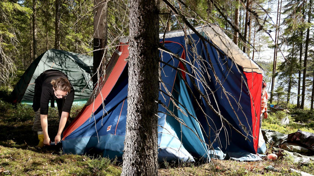 Varsinkin leiriytyminen on Pohjoismaissa vapaampaa kuin muualla Euroopassa. Liikkumisoikeus maastossa on yleisempi piirre, mutta sekään ei ole kaikkialla itsestäänselvyys.