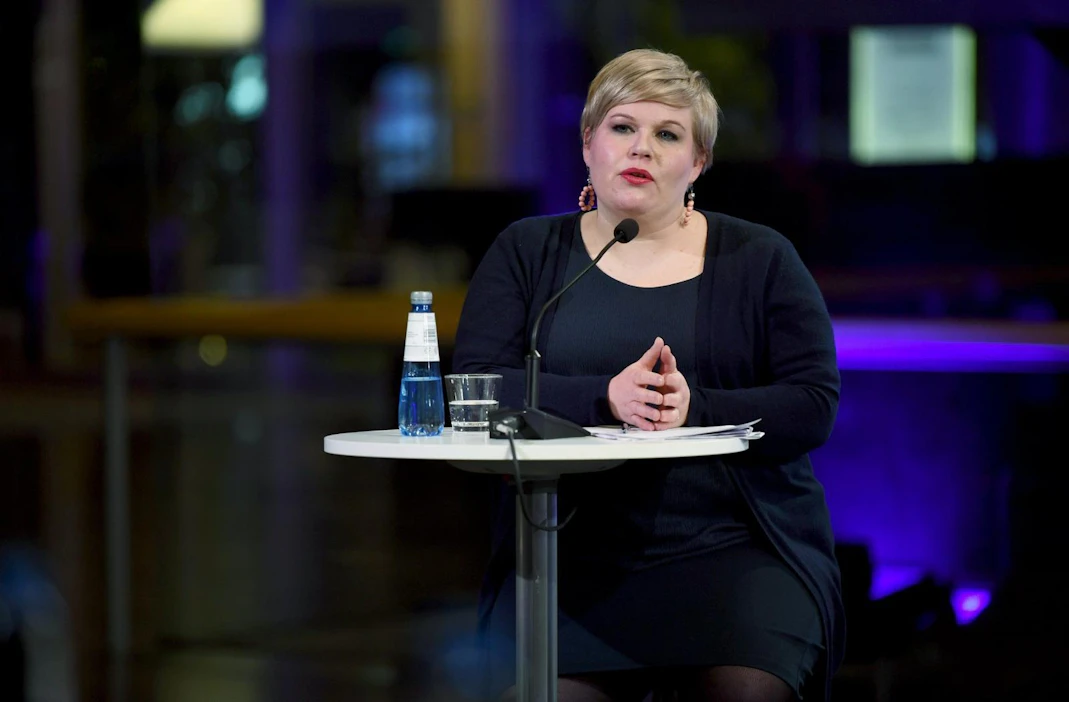 Valtiovarainministeri Annika Saarikko (kuvassa) haluaa pääministeri Sanna Marinin takaisin hallituksen koronajohtajan paikalle. LEHTIKUVA / Antti Aimo-Koivisto