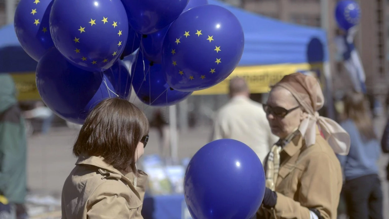 Barometrin mukaan ennätysmäärä EU-kansalaisista katsoo maansa hyötyneen jäsenyydestä.