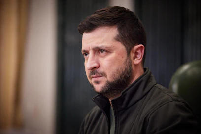 Ukrainan presidentti Volodymyr Zelenskyi on kutsuttu osallistumaan torstaina järjestettävään sotilasliitto Naton erityiskokoukseen. LEHTIKUVA/AFP