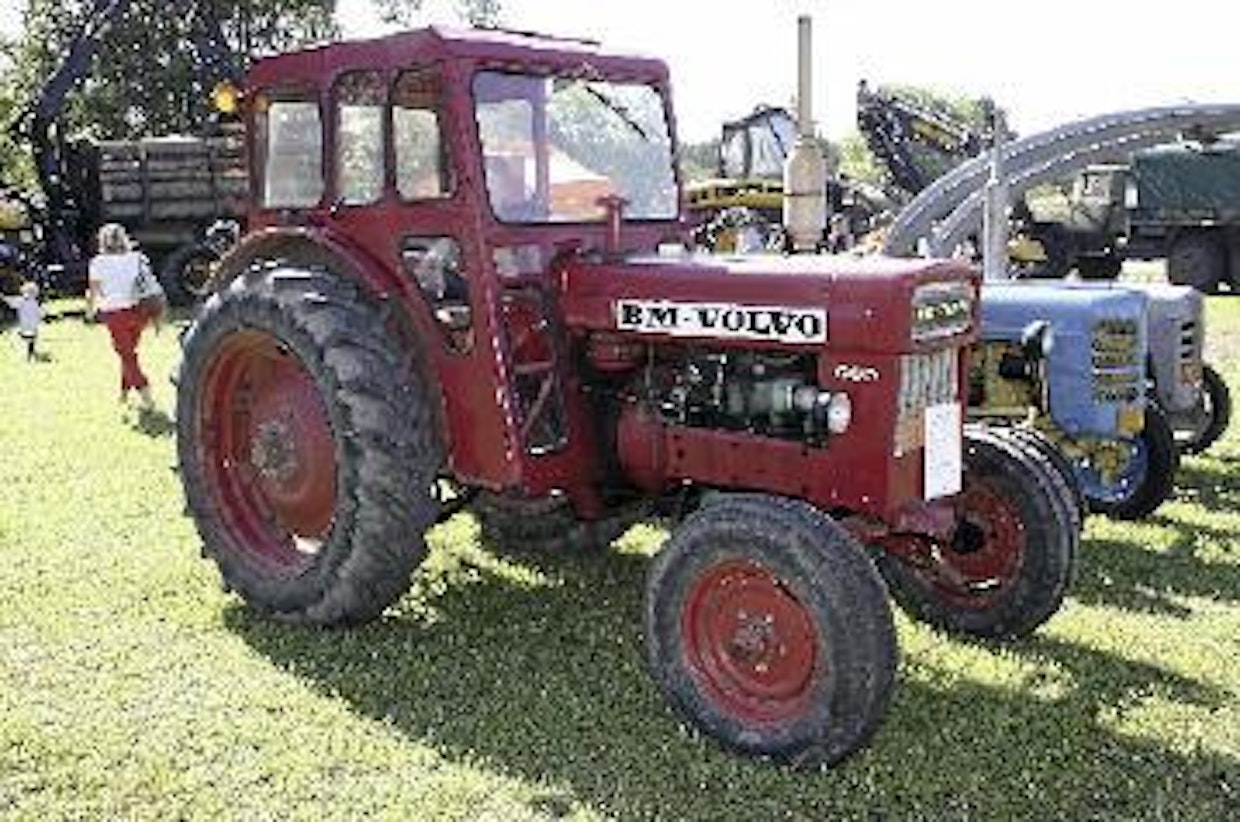 BM-Volvo 350 Boxer uudistui vuonna 1967 BM-Volvo T-600-malliksi. Vähäisen tehojen noston lisäksi muutoksia oli tehty lähinnä ulkonäköön. Seuraava malli oli vuonna 1970 valmistunut BM-Volvo T-650, joka oli sitten jo kokonaan eri traktori. T-600:n myynti jäi meillä vähäiseksi, sillä se oli vastaavankokoisia brittimerkkejä huomattavasti kalliimpi, eikä tekniikka ollut kilpailijoihin verrattuna enää mitenkään ylivertaista. (Ruotsinkylä)