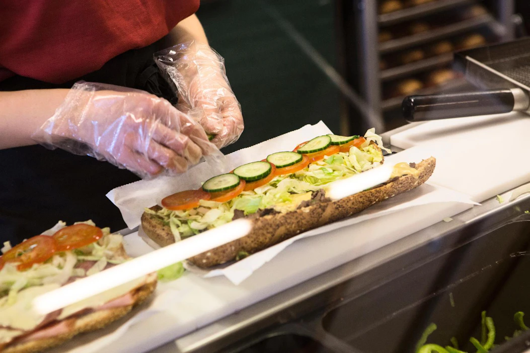 Pikaruokaketju Subway ei suostu paljastamaan, mistä sen käyttämä liha tulee.