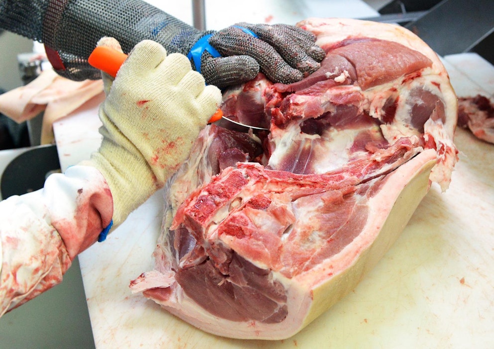 Lihanleikkuuta Snellmanin tehtaalla Pietarsaaressa.