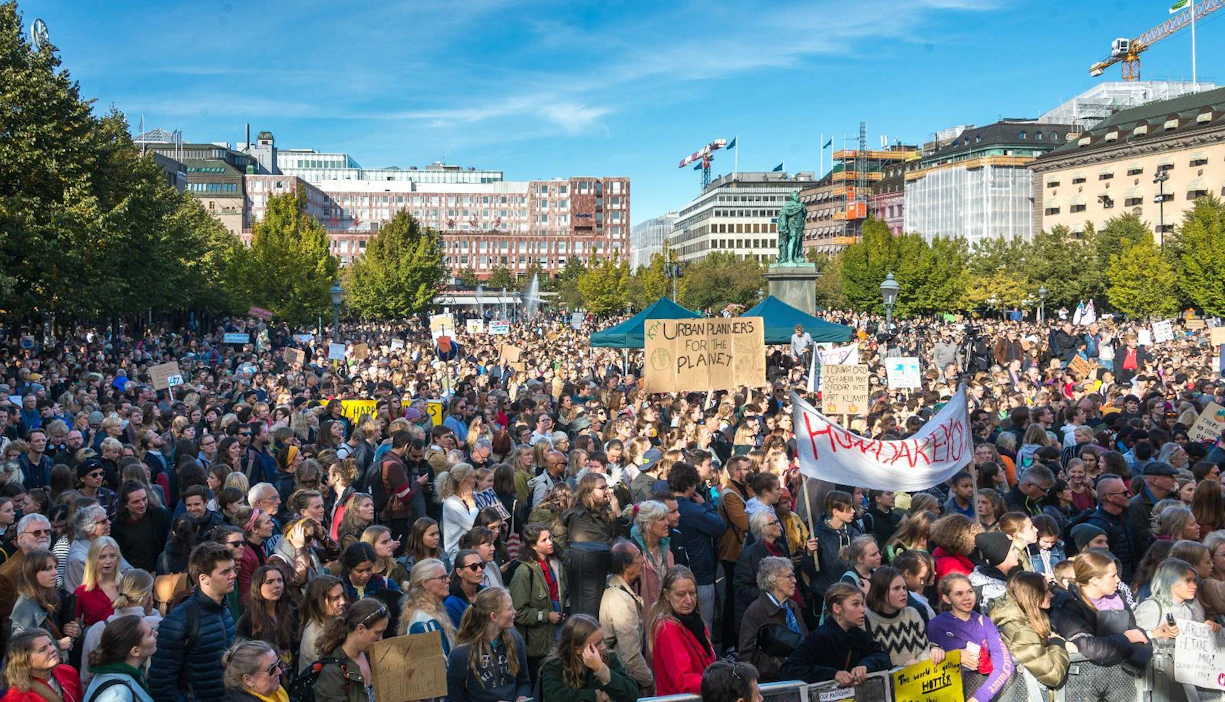 Ilmastomielenosoitus kokosi vuosi sitten 50 000 ihmistä Tukholmassa. Ruotsin vihreät ei ole pystynyt saamaan mielenosoittajien suosiota.