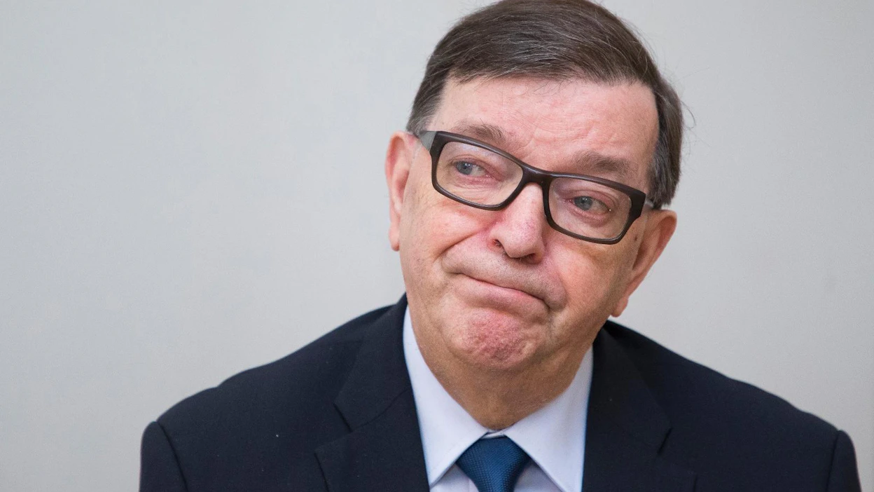SKP:n keskuskomiteassa käytiin kova vääntö presidenttiehdokas Paavo Väyrysen tukemisesta. Puolue päätti lopulta, että tärkeintä on pitää Suomi irti Natosta, mutta kenellekään ehdokkaalle tukea ei anneta.