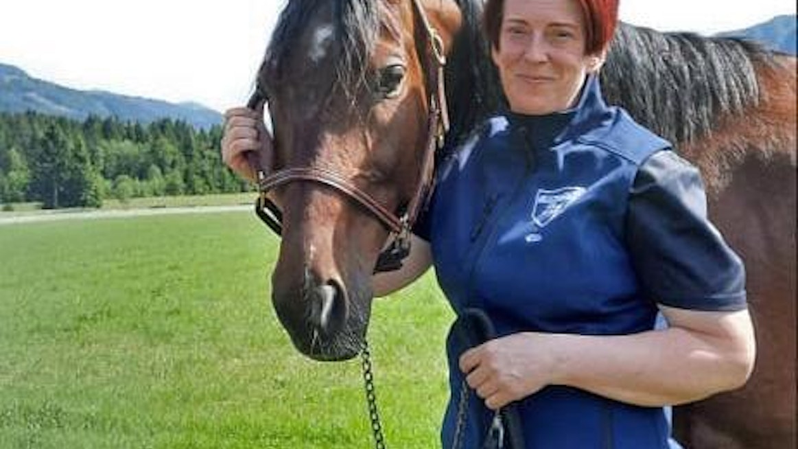 Raviurheilu elämäntapana on kuljettanut Elina Kaijan hevosenhoitajaksi Itävaltaan.