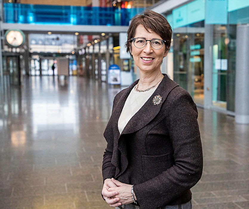 Kun EU:sta pukkaa näin järjettömiä ja sekavia esityksiä, Suomi tarvitsisi nyt kipeästi hallituksen, joka pystyy puolustamaan kansallisia etujamme, Sari Essayah kirjoittaa kolumnissaan.