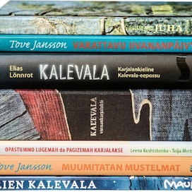 Karjalankielelle on käännetty muun muassa Juhani Ahon Juha, Tove Janssonin Vaarallinen juhannus ja Muumipapan urotyöt, Kalevala sekä Mauri Kunnaksen Koirien Kalevala.