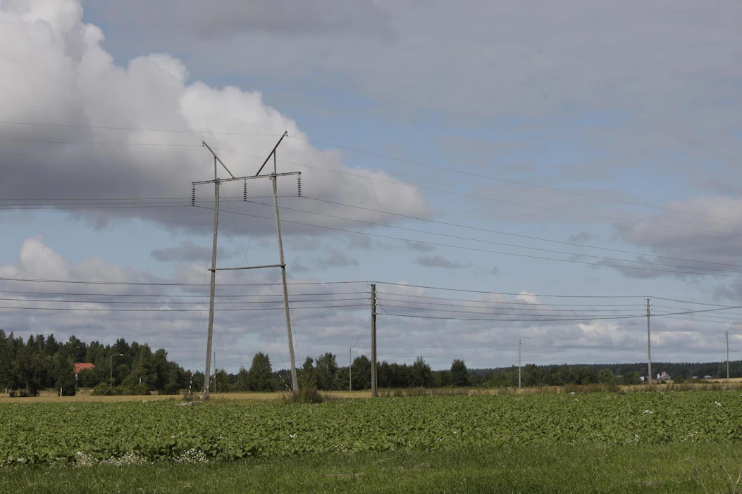 Työskentely ilmajohtojen lähellä on aiheuttanut tänä vuonna jo kaksi kuolemaan johtanutta sähkötapaturmaa.