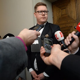 SDP:n eduskuntaryhmän puheenjohtaja Antti Lindtman on kutsunut muiden eduskuntaryhmien ja puolueiden johtoa huomenna neuvotteluun.