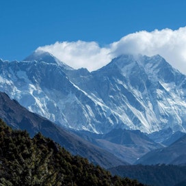 Kiina kielsi jo viime vuonna kaikilta ulkomaalaisilta kiipeämisen Everestille Kiinasta. Arkistokuva. LEHTIKUVA/AFP