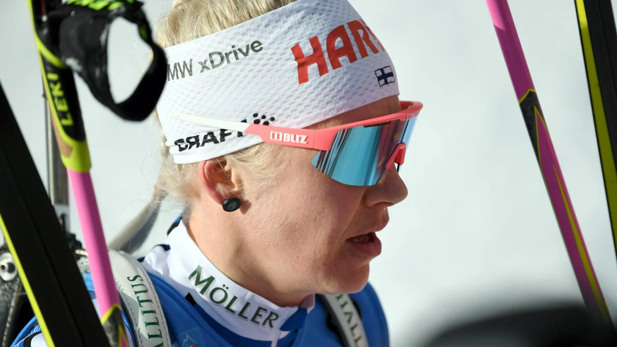 Kaisa Mäkäräinen ampui yhteensä neljä sakkokierrosta ja hävisi MM-kultaa voittaneelle Norjan Marte Olsbu Röiselandille maalissa 1.34,9 minuuttia. LEHTIKUVA / ANTTI AIMO-KOIVISTO