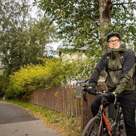 Sysmästä kotoisin oleva Teemu Nikki on hiljan muuttanut Helsinkiin ja kulkee töihin polkupyörällä.