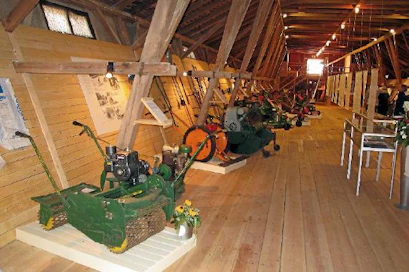 Lepaan puutarhaopetuksen 100-vuotiseen historiaan voi tutustua Viinitilan Puutarhamuseossa. Taulut kertovat oppilaitoksen historian kulusta 10-vuotisjaksoissa. Samalla saa käsityksen puutarhanhoidon koneellistumisesta. Näyttelyn on koonnut Tiina Kaila.