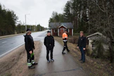 Lähellä Kuivaniemen entistä kuntakeskusta sijaitsee ränsistynyt mökki, jonka omistajia ei ole enää elossa. Iin kunnan pitäisi huolehtia purkukuntoinen ja lapsille vaarallinen rakennus pois, vaativat Kuivaniemen yrittäjien hallituksen jäsenet Ari Kaakkuriniemi, Matti Kumpulainen, Jukka-Pekka Miettunen ja Arja Honkamaa.