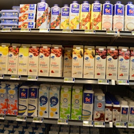 Arlan ja Valion tuotteet saavat ruotsalaiseen maitohyllyyn loppukesästä rinnalleen Roslagenin lähimaidot, jotka on tuotettu Ruotsissa, mutta jalostettu Suomessa.