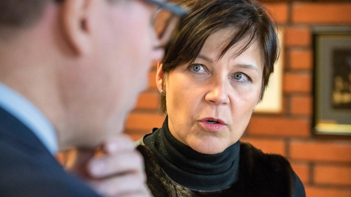 Marja Tiuran mukaan turkistuottajille viestitään jatkuvasti suojautumisesta koronavirusta vastaa.
