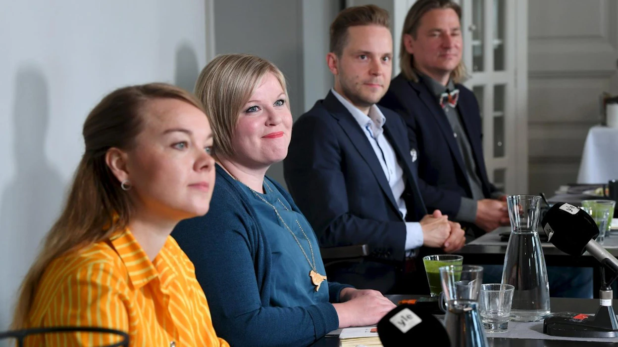 Keskustan puheenjohtajaehdokkaat vasemmalta, puolueen nykyinen puheenjohtaja, kansanedustaja Katri Kulmuni, tiede- ja kulttuuriministeri Annika Saarikko, keskustan nykyinen varapuheenjohtaja, kansanedustaja Petri Honkonen ja yrittäjä Ilkka Tiainen, politiikan toimittajien tentissä Helsingissä 31. elokuuta 2020.