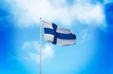 Ainakin valtion virastot ja laitokset vetävät torstaina Suomen lipun salkoon.