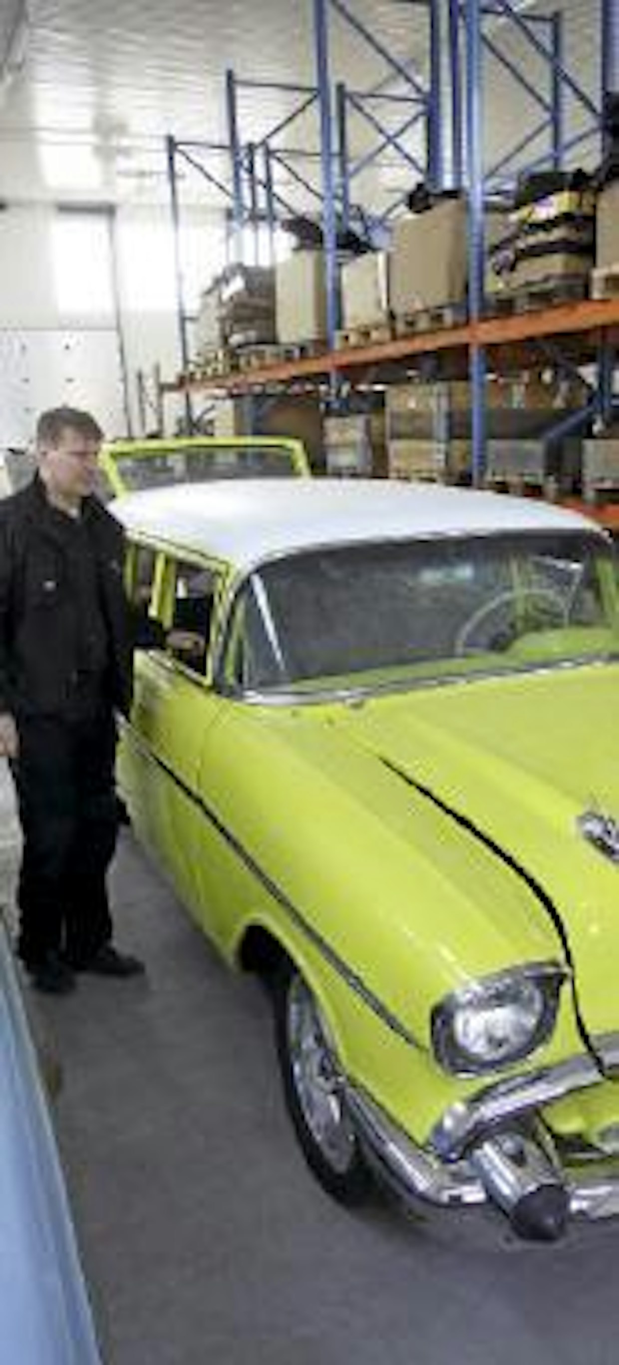 Juhan mieluisin harrastus on vanhat amerikkalaiset autot. Amerikantuontien kunnostamista, korjaamista, välitystä ja myyntiä tehdään ympäri Suomen.