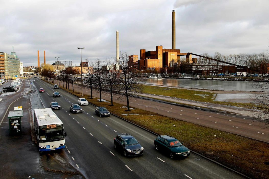 Syyt luonnonvarojen kovaan kulutukseen Suomessa piilevät energiantuotannossa, liikenteessä ja ruuan tuotannossa.