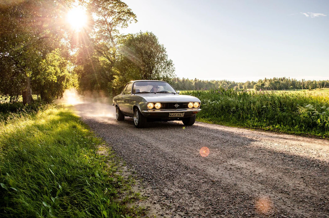 Suomen teillä liikkuu paljon vanhoja autoja. Kuvassa Opelin legendaarinen A Manta 1970-luvun alusta.