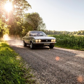 Suomen teillä liikkuu paljon vanhoja autoja. Kuvassa Opelin legendaarinen A Manta 1970-luvun alusta.