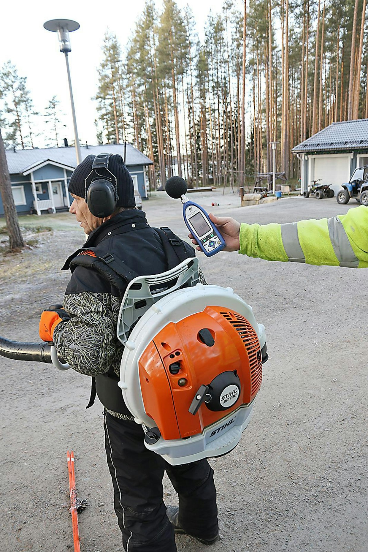 Täydellä kaasulla kaikkien puhaltimien melutaso ylitti 100 desibeliä.