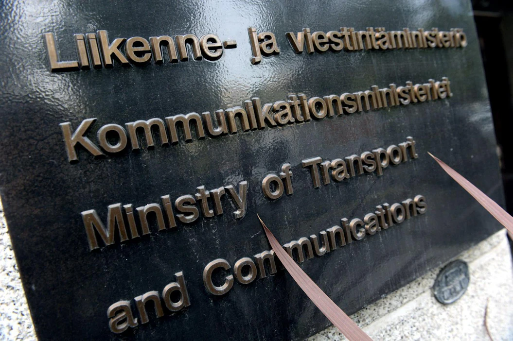 EU-komissio ei ole antanut Suomelle poikkeuslupaa hidasautojen käyttöönottoon, kertoo liikenne- ja viestintäministeriö. LEHTIKUVA / Mikko Stig
