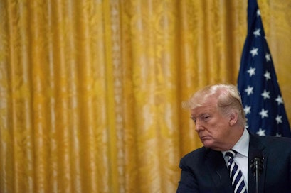 Vähittäiskauppiaiden etujärjestön mukaan amerikkalaiskuluttajat maksavat presidentti Trumpin tullipolitiikasta.